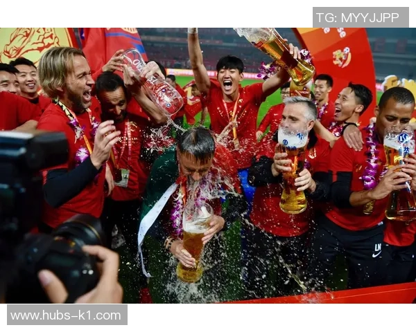 足球场上的泪水与欢笑那些令人心碎的瞬间回忆